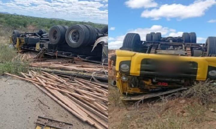 Acidente automobilístico tira a vida de caminhoneiro em Curaçá-BA