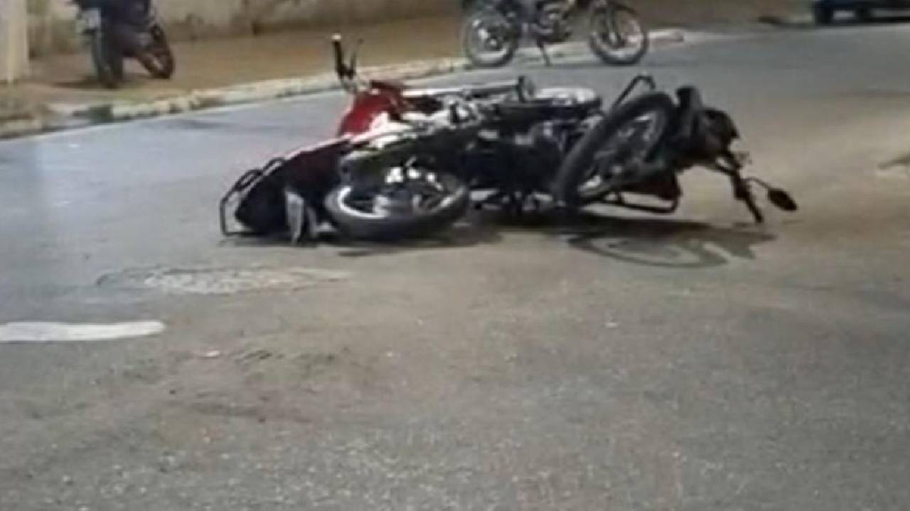 Acidente envolvendo duas motocicletas deixa mulher e homem feridos no bairro José e Maria, em Petrolina-PE