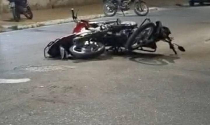 Acidente envolvendo duas motocicletas deixa mulher e homem feridos no bairro José e Maria, em Petrolina-PE
