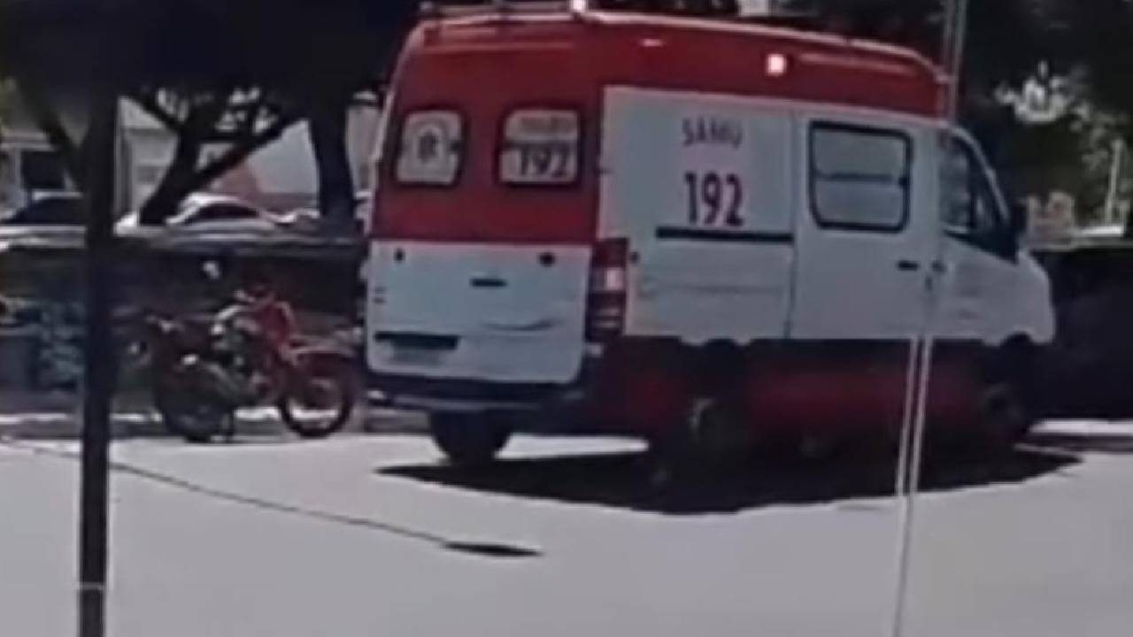 Acidente envolvendo duas motocicletas é registrado no Centro de Petrolina-PE