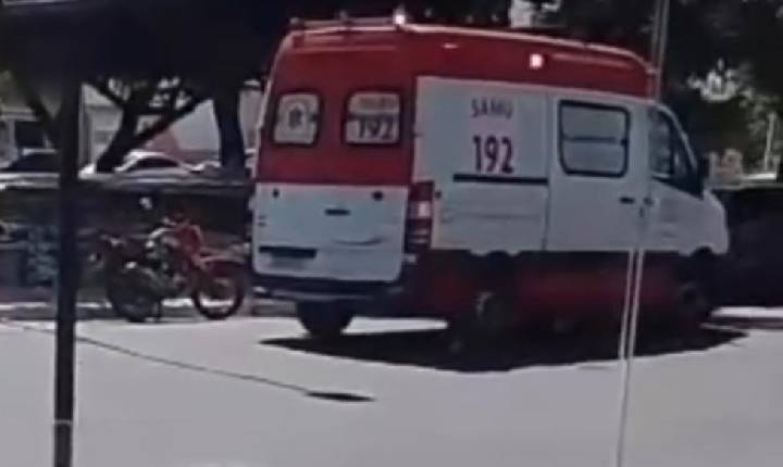 Acidente envolvendo duas motocicletas é registrado no Centro de Petrolina-PE