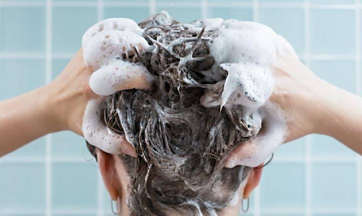 Anvisa manda recolher shampoos, pomadas e loções dos mercados; consumidores devem interromper o uso