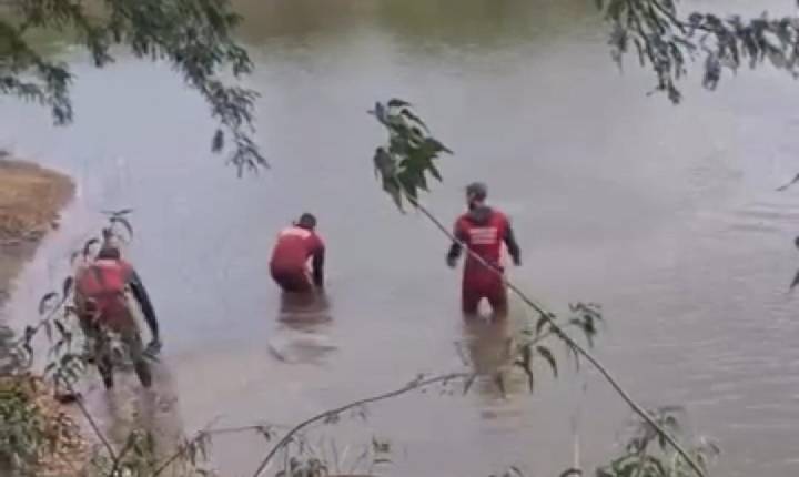 Bombeiros resgatam corpo de Cicinho, vítima fatal de afogamento em barragem de Lagoa Grande-PE
