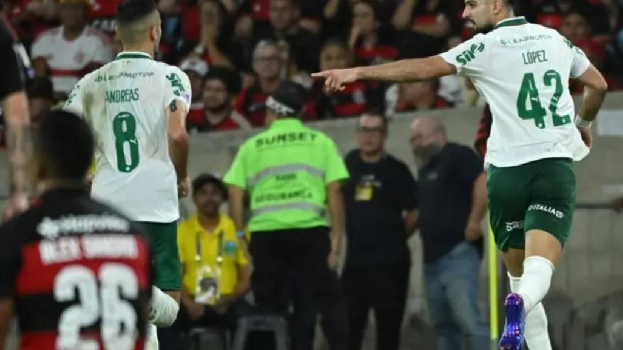 Brasileirão: Palmeiras aproveita expulsão de Carrascal e falhas de Rossi, e atropela o Flamengo no Maracanã; veja imagens do lance que gerou cartão vermelho