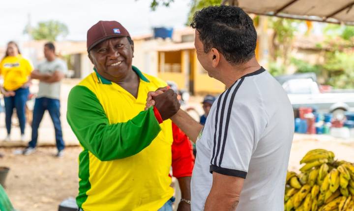 Campanha do candidato a deputado federal, Carlos Britto ganha força em Petrolina-PE com adesivaço e forte presença nas ruas