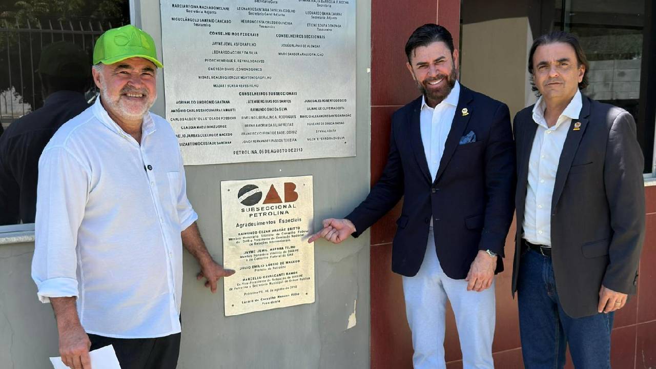 Candidato a deputado estadual, Dr. Julio Lossio entrega para a OAB a carta compromisso por Câmara Regional do TJPE e novas varas em Petrolina