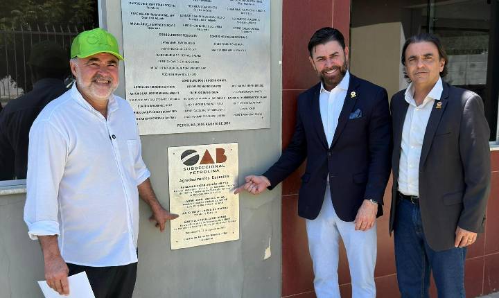 Candidato a deputado estadual, Dr. Julio Lossio entrega para a OAB a carta compromisso por Câmara Regional do TJPE e novas varas em Petrolina