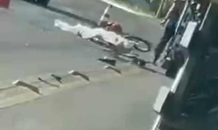 Ciclista perde a vida ao ser atingido por carro na Avenida Clementino Coelho, em Petrolina-PE