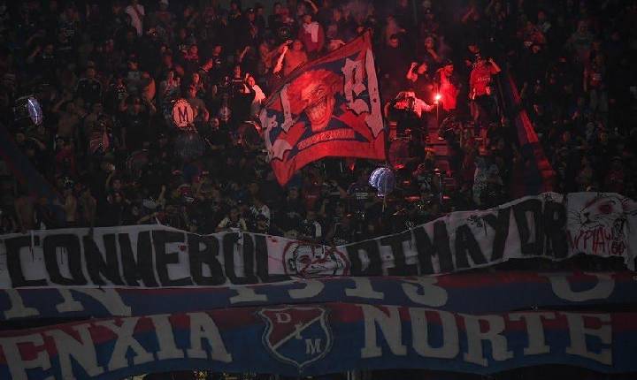 Com bombas, sinalizadores e incêndio, Independiente Medellín X Flamengo é cancelado devido à protestos da torcida colombiana