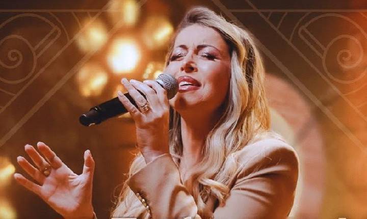 Comunidade cristã se prepara para a realização do show da cantora católica Adriana Arydes no encerramento do novenário de Nossa Senhora Auxiliadora em Lagoa Grande-PE