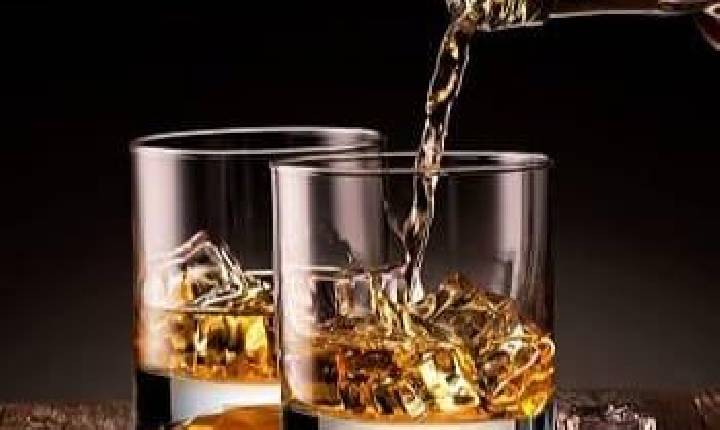 Dois homens apresentam perda da visão e audição após consumirem bebida alcoólica na Bahia; PC investiga o caso