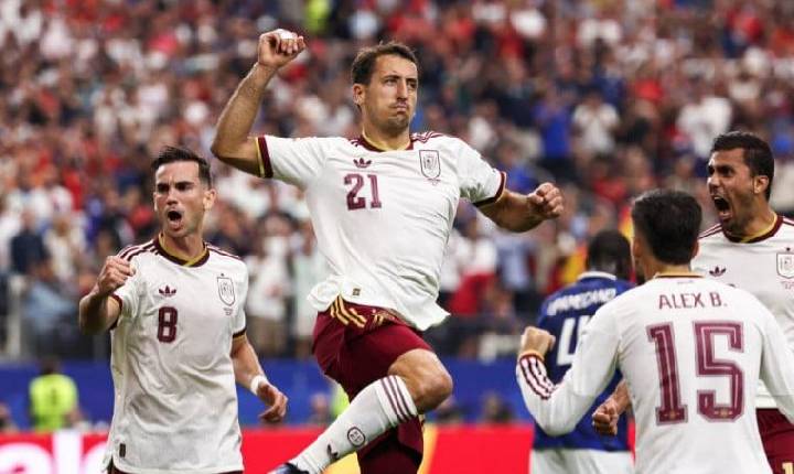 Espanha anula 'quarteto estrelado', vence a França e volta a uma final de Copa do Mundo após 16 anos