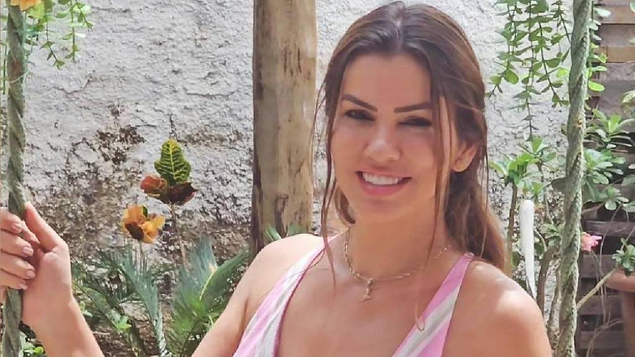 Ex-prefeito mata a ex-esposa por disparos de arma de fogo durante reunião para assinatura de divórcio