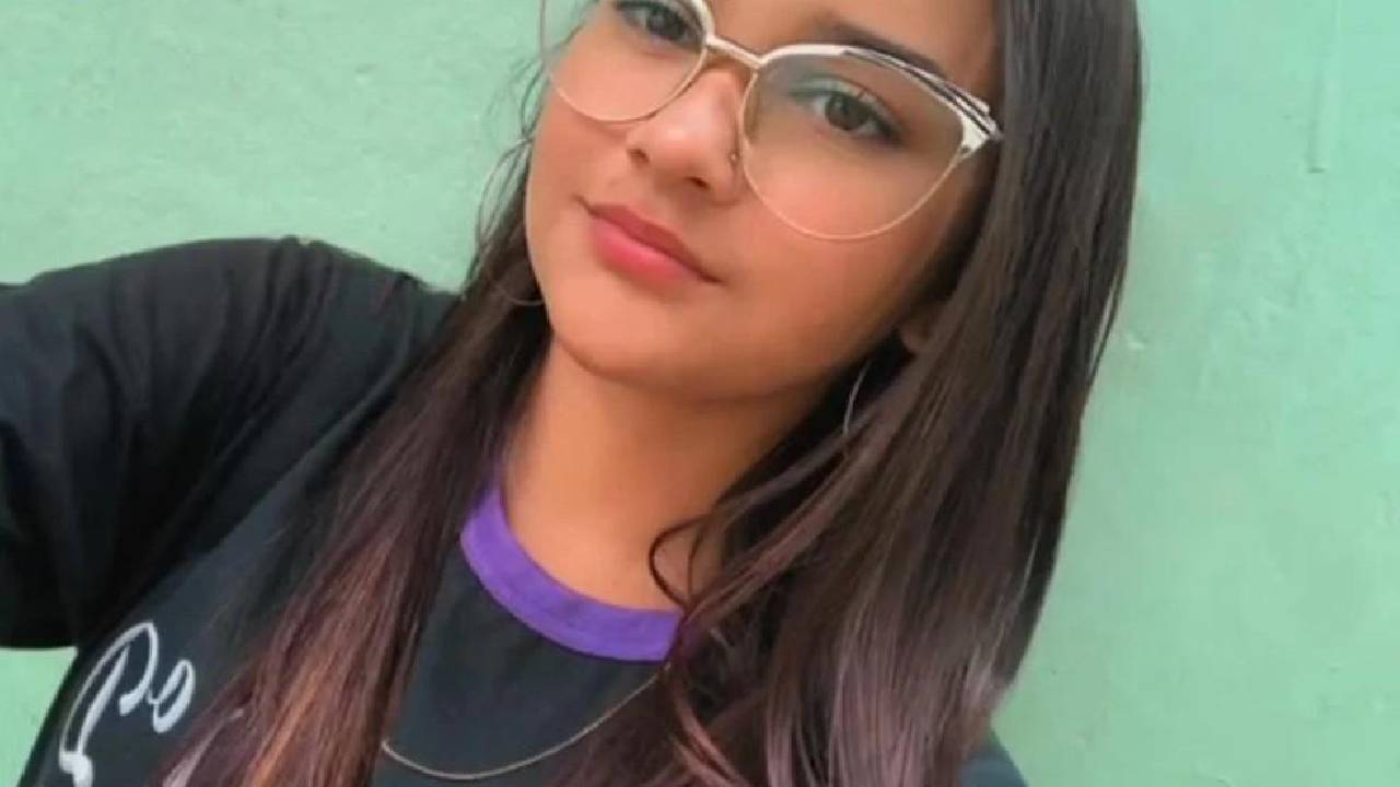 Fatalidade na Bahia: Mãe tenta reanimar filha de 16 anos, mas, não consegue evitar óbito por descarga elétrica enquanto fazia chapinha