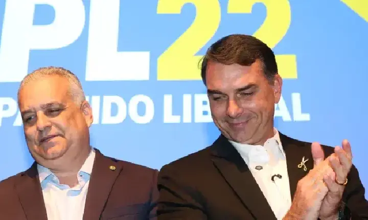 Flávio Bolsonaro chega aos Estados Unidos; Alfredo Gaspar reconhece a derrota no 2º turno da eleição