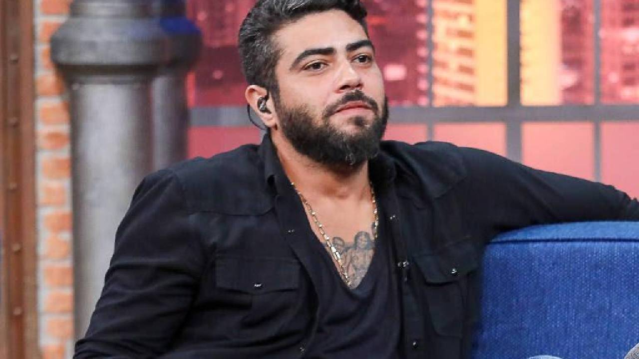 Henrique, da dupla com Juliano, passa por cirurgia e tem shows cancelados; antes do procedimento o artista se apresentou em Petrolina, mesmo com dores