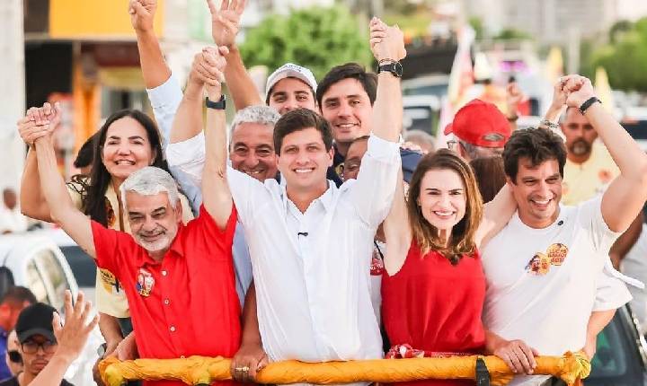 João Campos e Lucas Ramos mostram força política ao realizarem grande carreata pelas ruas de Petrolina-PE e 