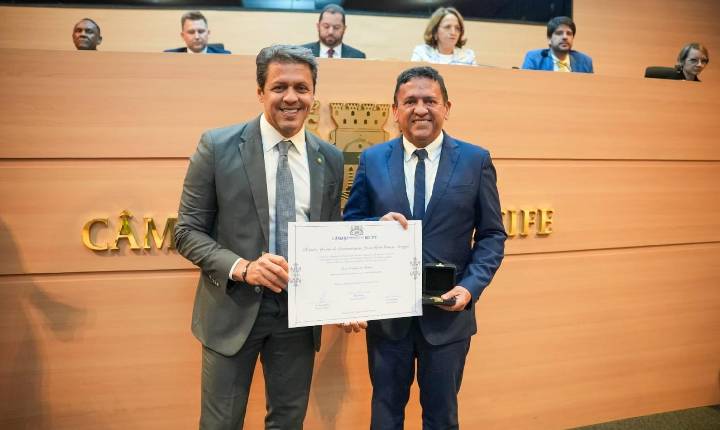 Jornalista Carlos Britto é homenageado no Recife-PE com o 