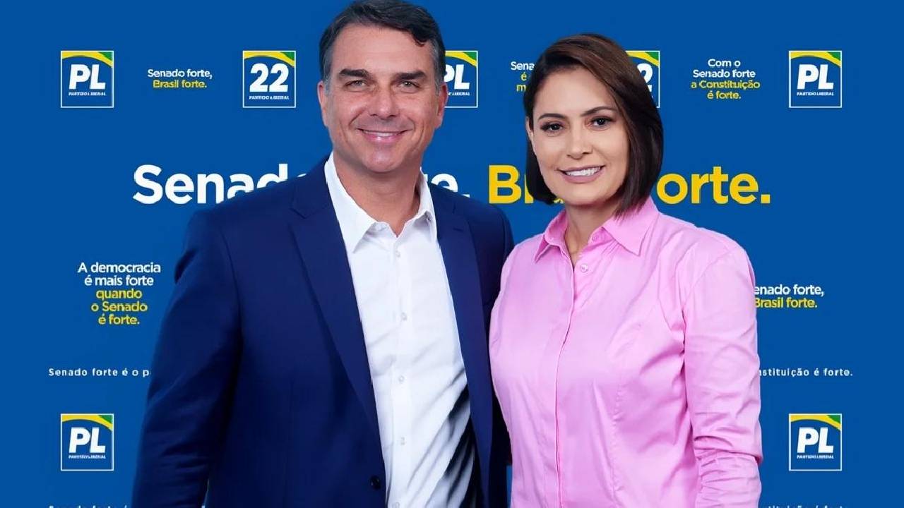Michelle Bolsonaro confirma a aliados que Flávio deixou o Brasil