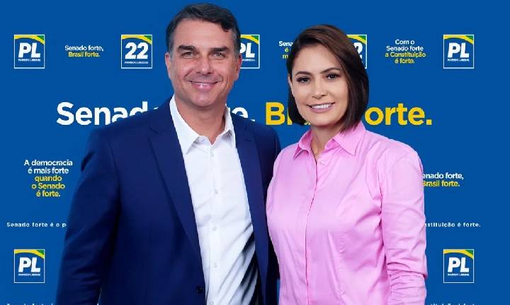 Michelle Bolsonaro confirma a aliados que Flávio deixou o Brasil