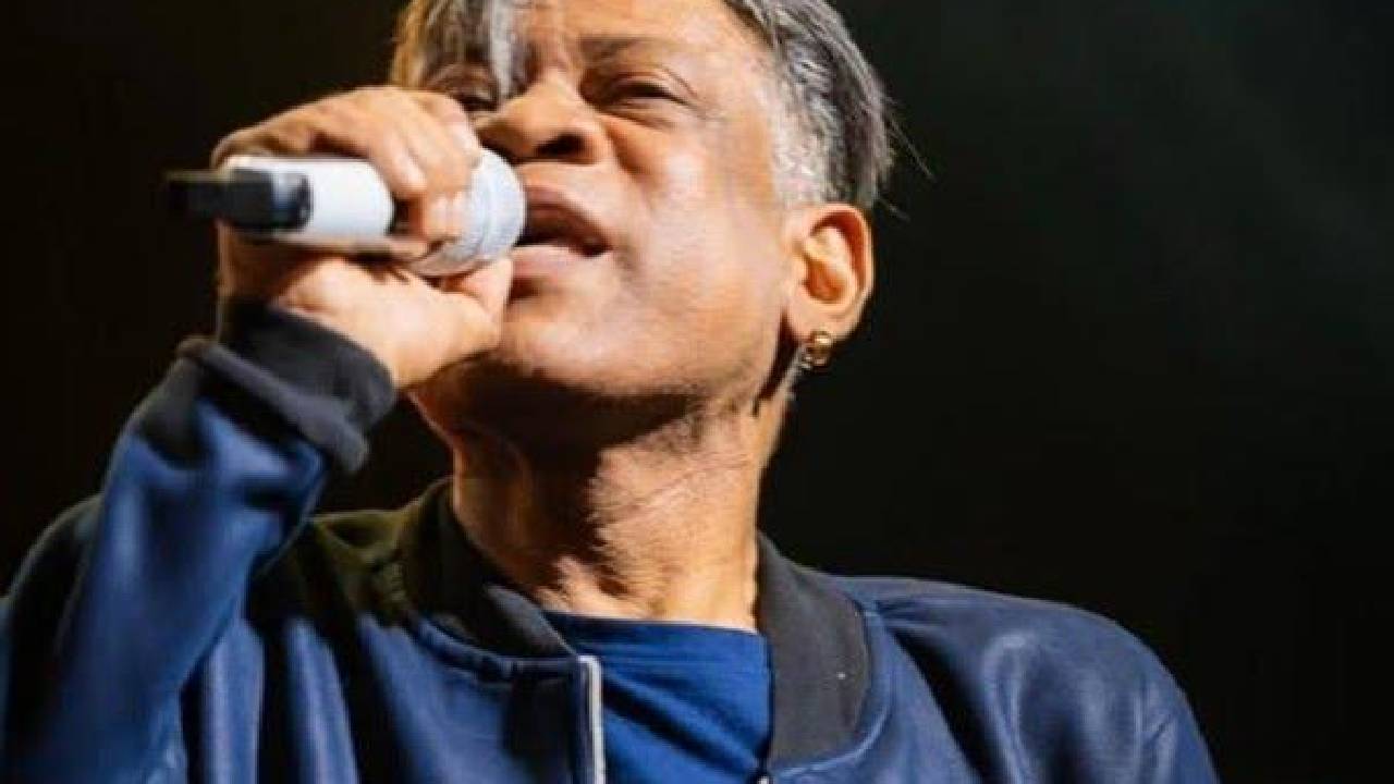 Morre ex-vocalista da Calcinha Preta em decorrência de insuficiência renal; artista aguardava transplante de rim