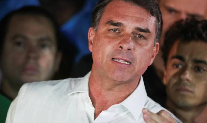 PF investiga possível fuga de Flávio Bolsonaro para os EUA via Argentina; aliados tentam contato com o senador, mas, sem sucesso