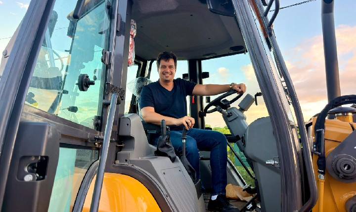 Recorde no campo: Deputado federal Lucas Ramos ultrapassa mais de 100 equipamentos pesados entregues e fortalece a agricultura familiar em PE