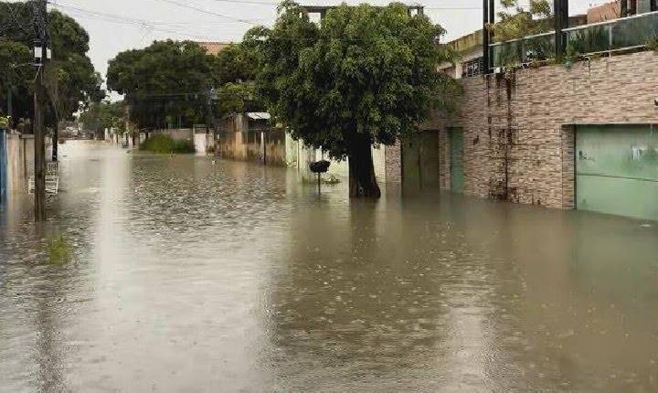 Região do Recife debaixo d'água: Com cenário caótico e de destruição, famílias ficam desabrigadas e vivenciam a dor do luto