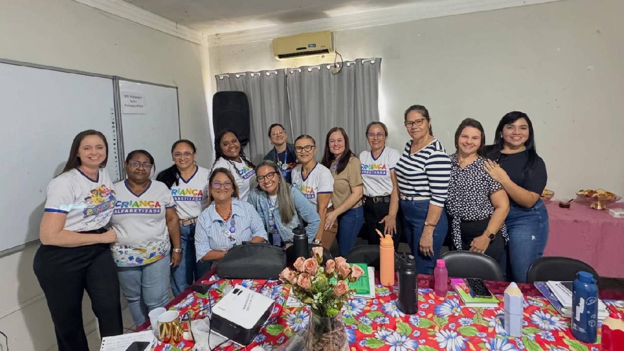 SEDUC de Lagoa Grande-PE recebe a GRE Petrolina-PE durante o encontro sobre o Programa Criança Alfabetizada e destaca o 