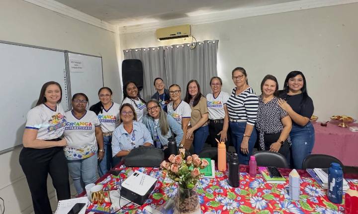 SEDUC de Lagoa Grande-PE recebe a GRE Petrolina-PE durante o encontro sobre o Programa Criança Alfabetizada e destaca o 
