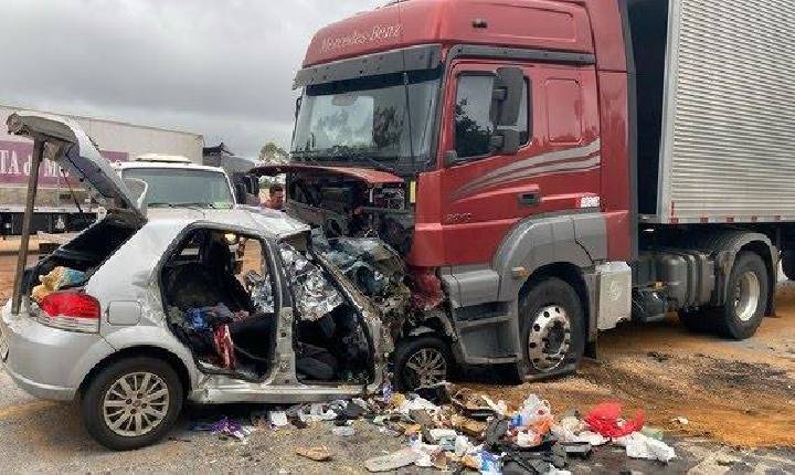 Tragédia: Seis pessoas da mesma família morrem após sofrerem acidente em Minas Gerais enquanto seguiam sentido à Bahia