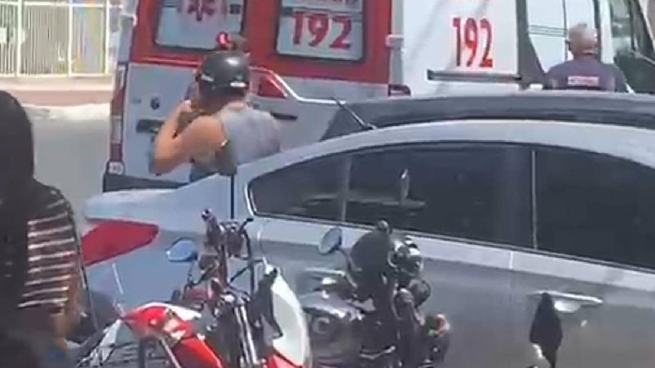 Demora no atendimento provoca reclamações e mal-estar entre pacientes na Policlínica de Petrolina-PE; eles cobram providências da Prefeitura