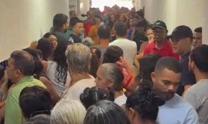 Urna eletrônica apresenta problema na Escola Jesuíno Antônio d’Ávila, em Petrolina-PE e aumenta fila de eleitores
