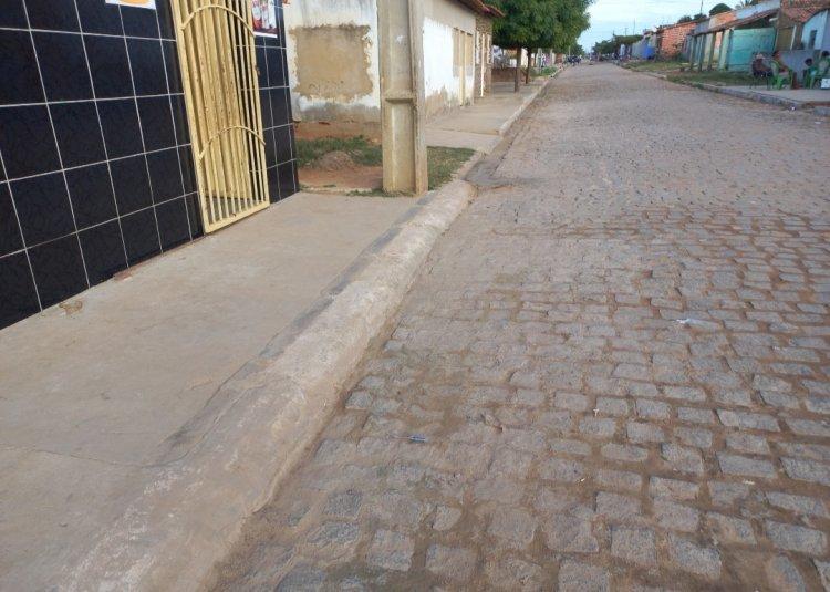 Izacolândia: Moradores reclamam e Compesa resolve problema de esgoto na Vila Maria