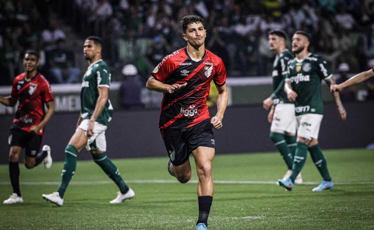 Athletico-PR x Palmeiras abrem duelos das semifinais da Copa Libertadores da América nesta terça-feira (30)