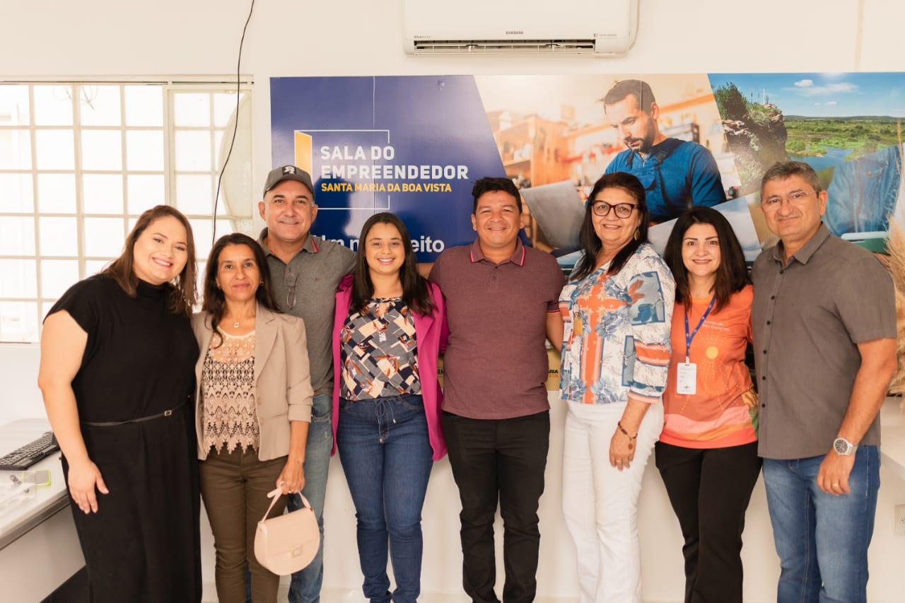 Secretária Eliene Neri e coordenadores prestigiaram a inauguração da Sala do Empreendedor de Santa Maria da Boa Vista
