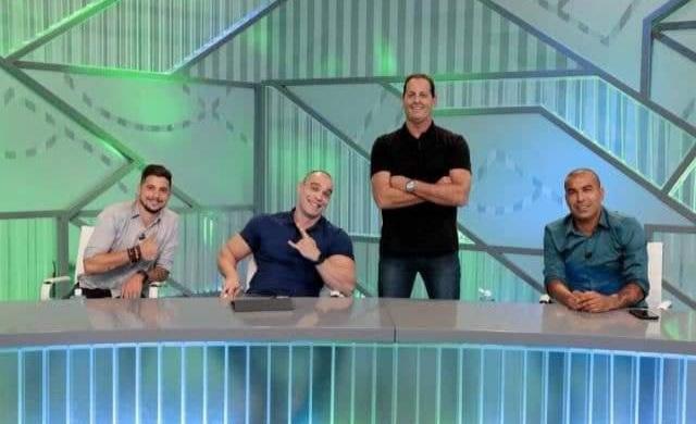 Convocação de Daniel Alves rende polêmicas no Programa Arena SBT: 'Tite deveria ter convocado Pelé', disse Cicinho