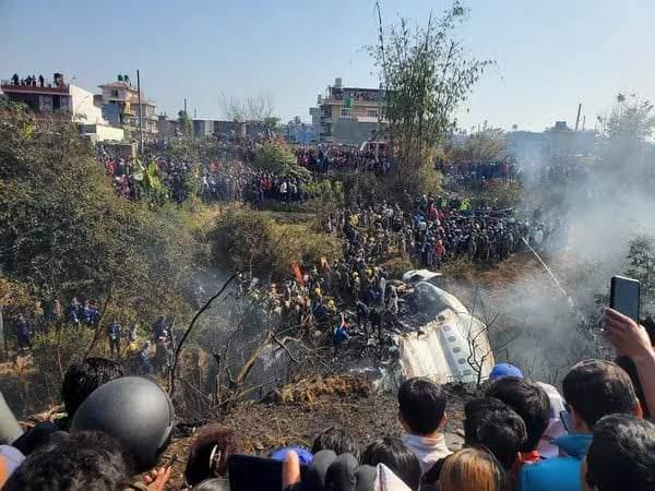 Tragédia: Avião cai e mata 68 pessoas no Nepal; veja o vídeo