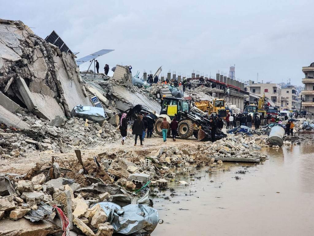 Tragédia: Número de mortos na Turquia e Síria passa de 5 mil; na Turquia o tremor foi tão forte quanto um registrado no país em 1939