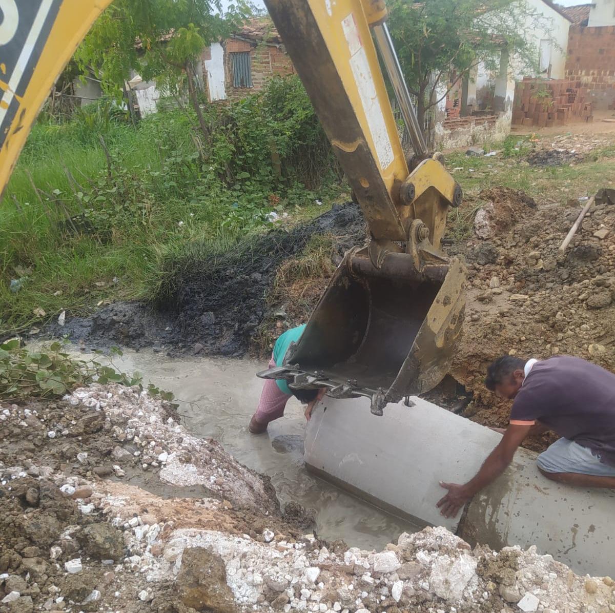 População do distrito de Izacolandia, em Petrolina-PE consegue resolver problema  em avenida com o apoio da Prefeitura de Lagoa grande-PE