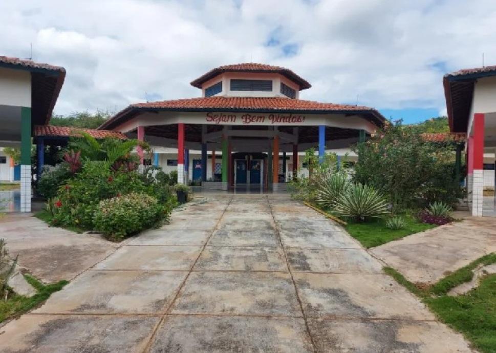 Duas estudantes ficam feridas após serem atacadas por colega dentro de escola no Ceará