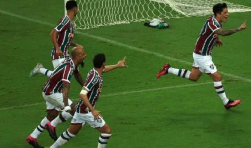 Em noite para esquecer, Flamengo é goleado pelo Fluminense e amarga o vice-campeonato carioca