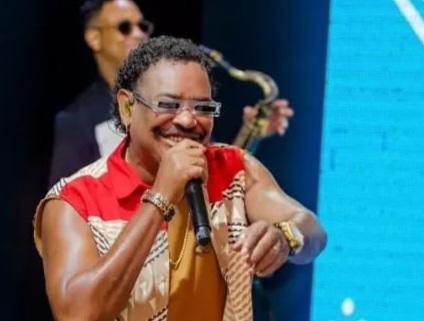 Cantor Compadre Washington é internado após passar mal em cima do trio elétrico da Banda É o Tchan