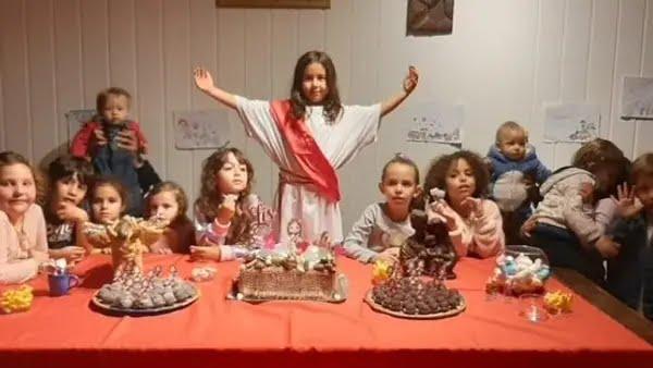Menina viraliza nas redes sociais ao fazer festa de aniversário com tema 
