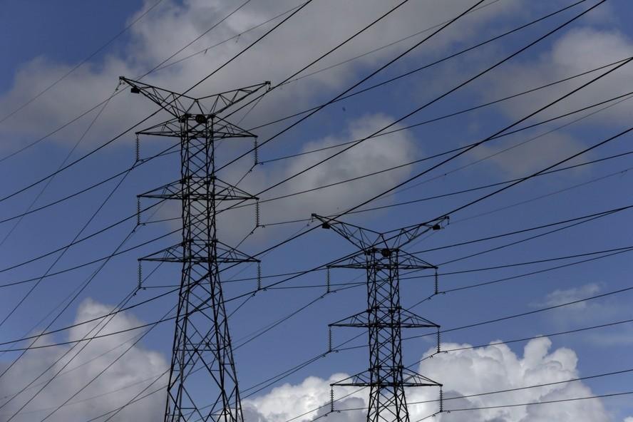 Após apagão, fornecimento de energia volta ao normal em vários lugares do Brasil
