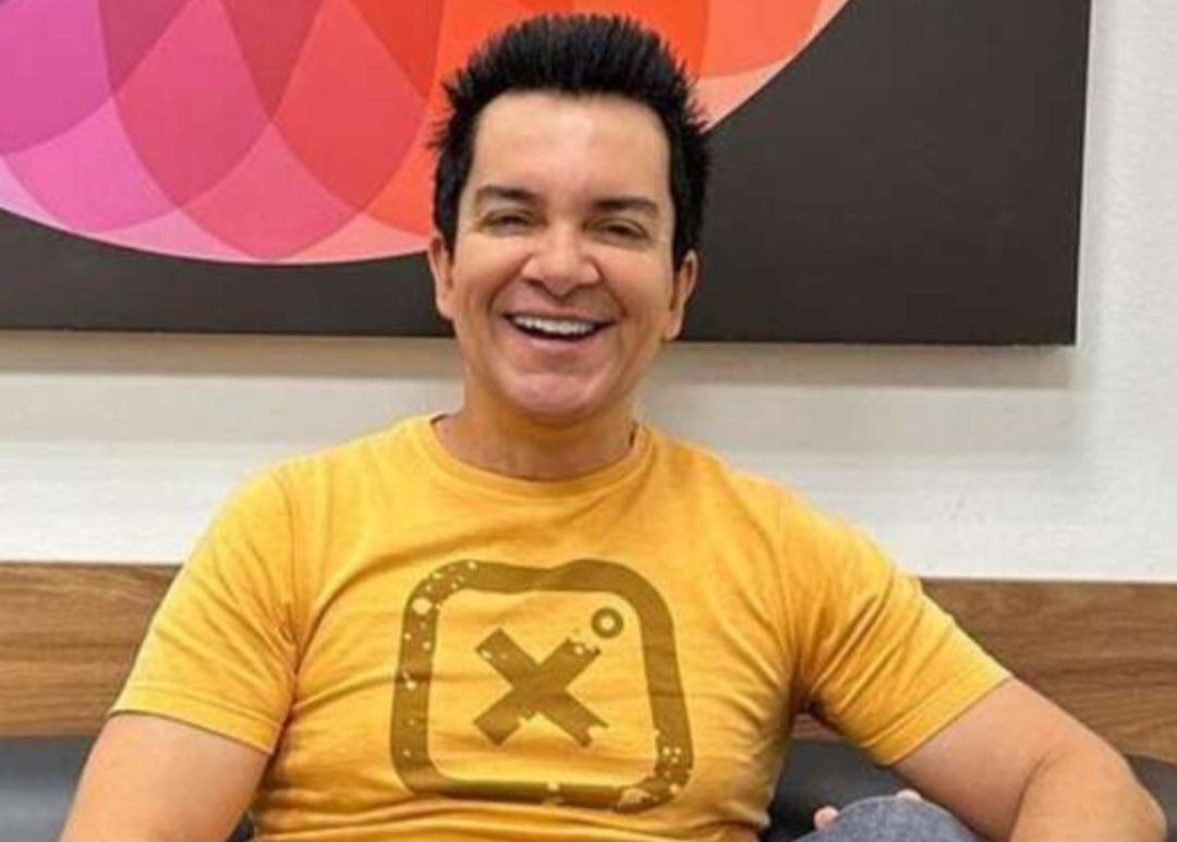 Cantor gospel Regis Danese passa por cirurgia e segue internado na UTI do hospital; confira o boletim médico sobre o estado de saúde do artista
