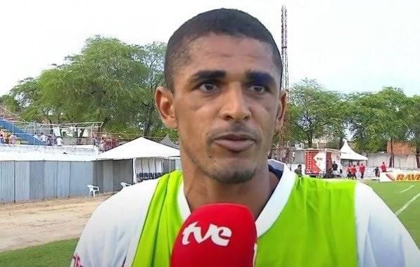 Revelado pelo Bahia, atacante Deon morre após passar mal no treino do Bahia de Feira; clubes e CBF emitem nota de pesar