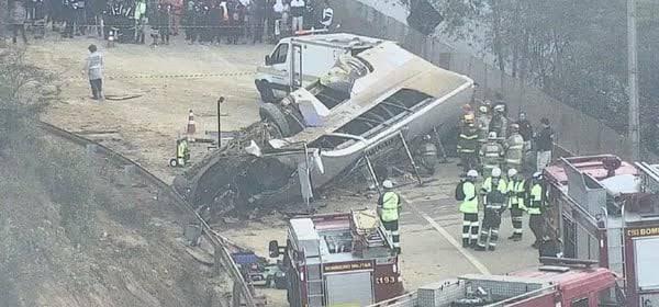 Tragédia: Ônibus com torcedores do Corinthians capota e deixa várias vítimas fatais e feridos