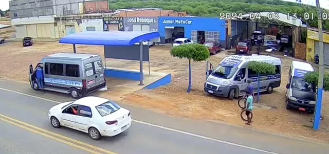 Com mais conforto e segurança, população do distrito Izacolândia, em Petrolina-PE ganha novo ponto de van da COOTRASCOMPE