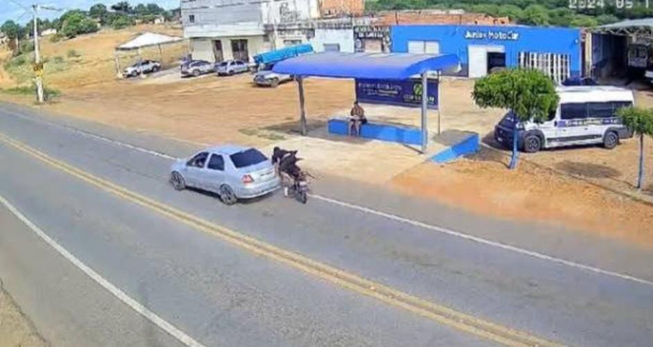 Acidente envolvendo carro e moto é registrado no distrito de Izacolândia, em Petrolina-PE
